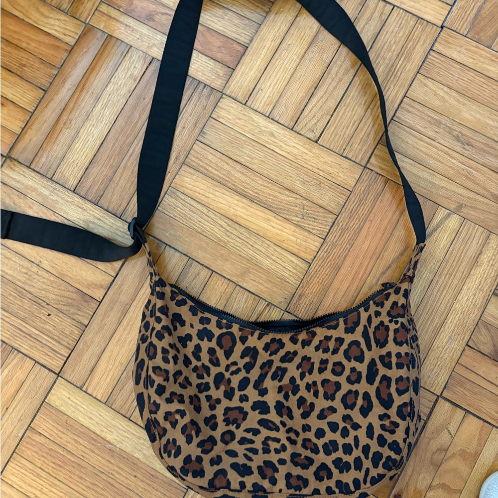 Baggy leopard crescent bag